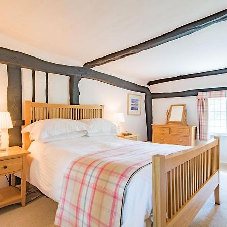 Walnut Tree Cottage By Bloom Stays ฟาเวอร์แชม ภายนอก รูปภาพ
