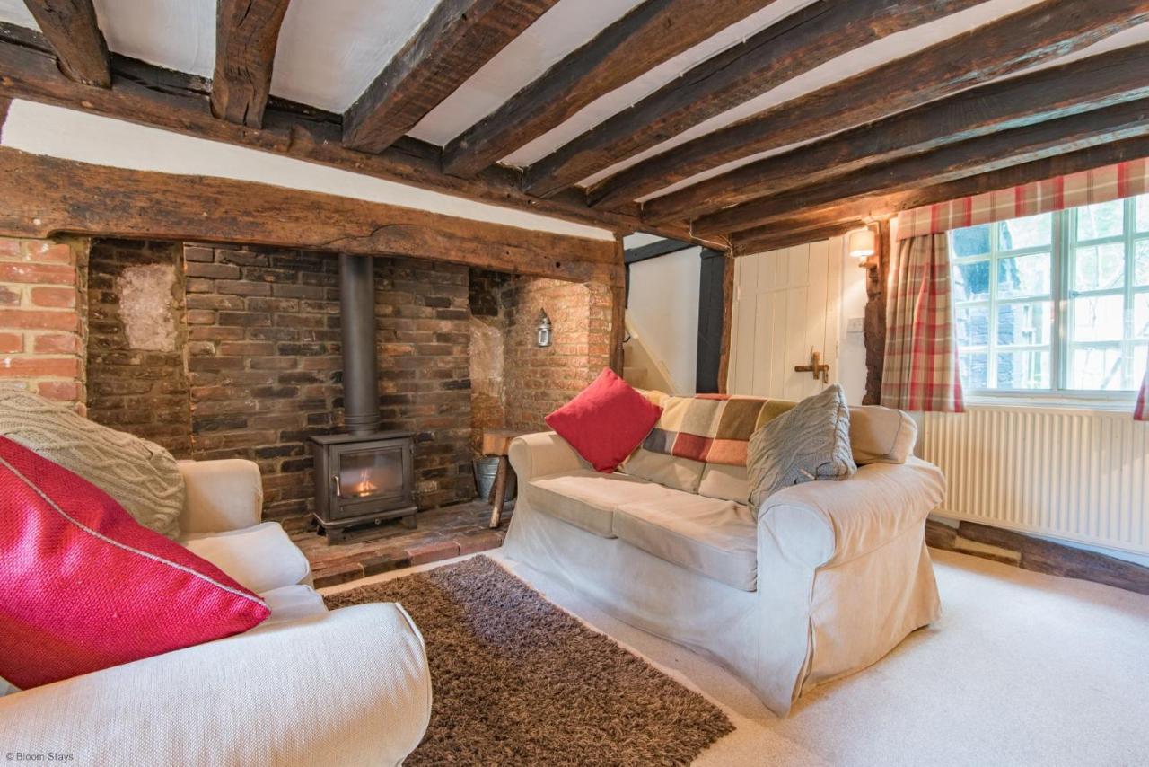 Walnut Tree Cottage By Bloom Stays ฟาเวอร์แชม ภายนอก รูปภาพ