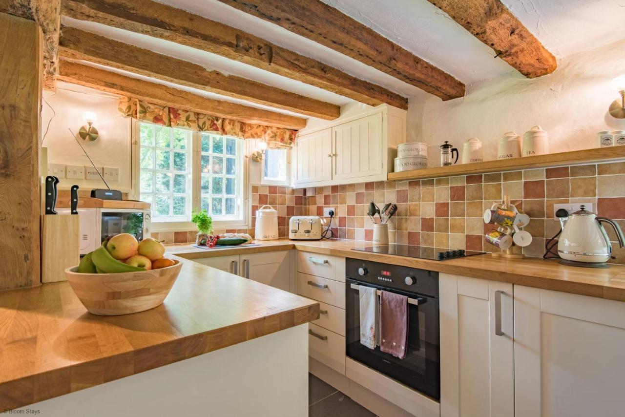 Walnut Tree Cottage By Bloom Stays ฟาเวอร์แชม ภายนอก รูปภาพ
