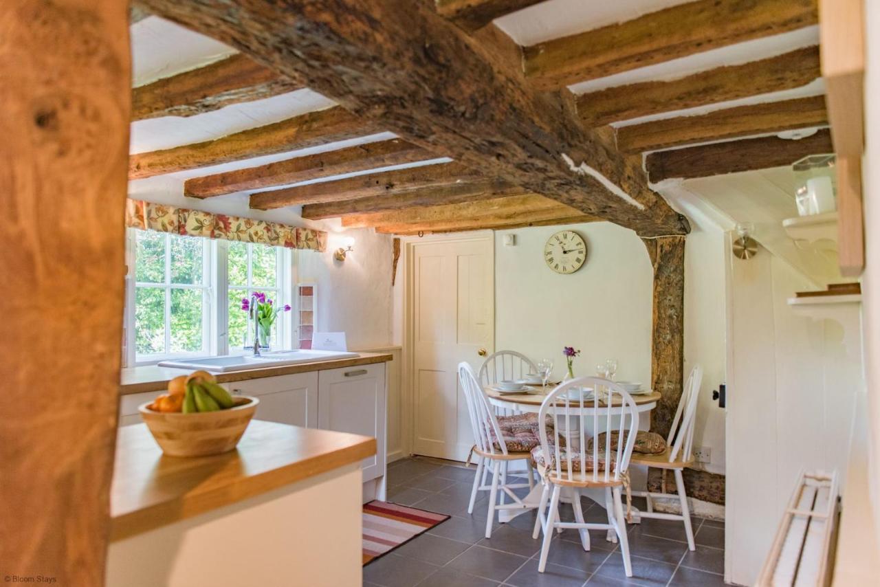 Walnut Tree Cottage By Bloom Stays ฟาเวอร์แชม ภายนอก รูปภาพ