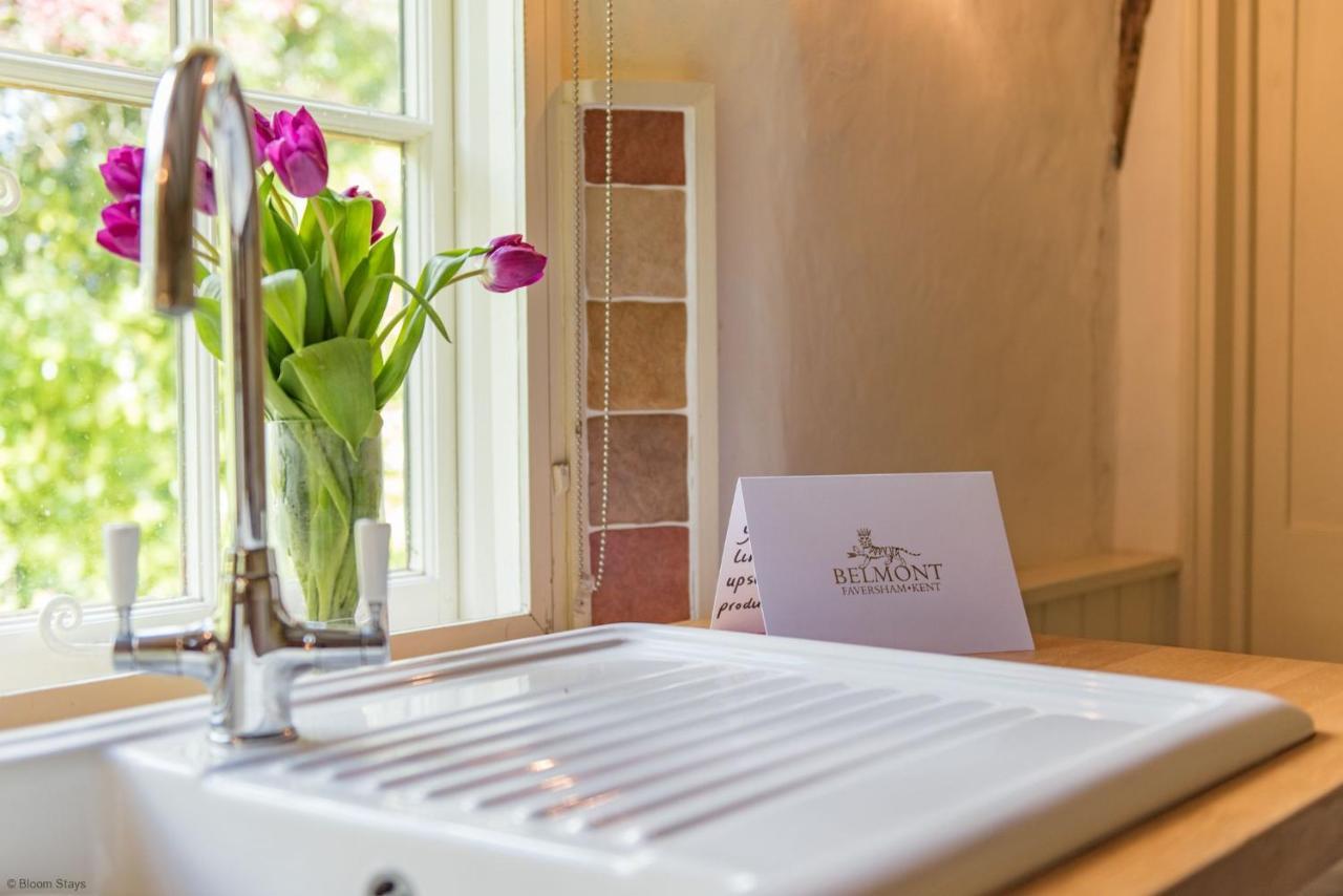 Walnut Tree Cottage By Bloom Stays ฟาเวอร์แชม ภายนอก รูปภาพ