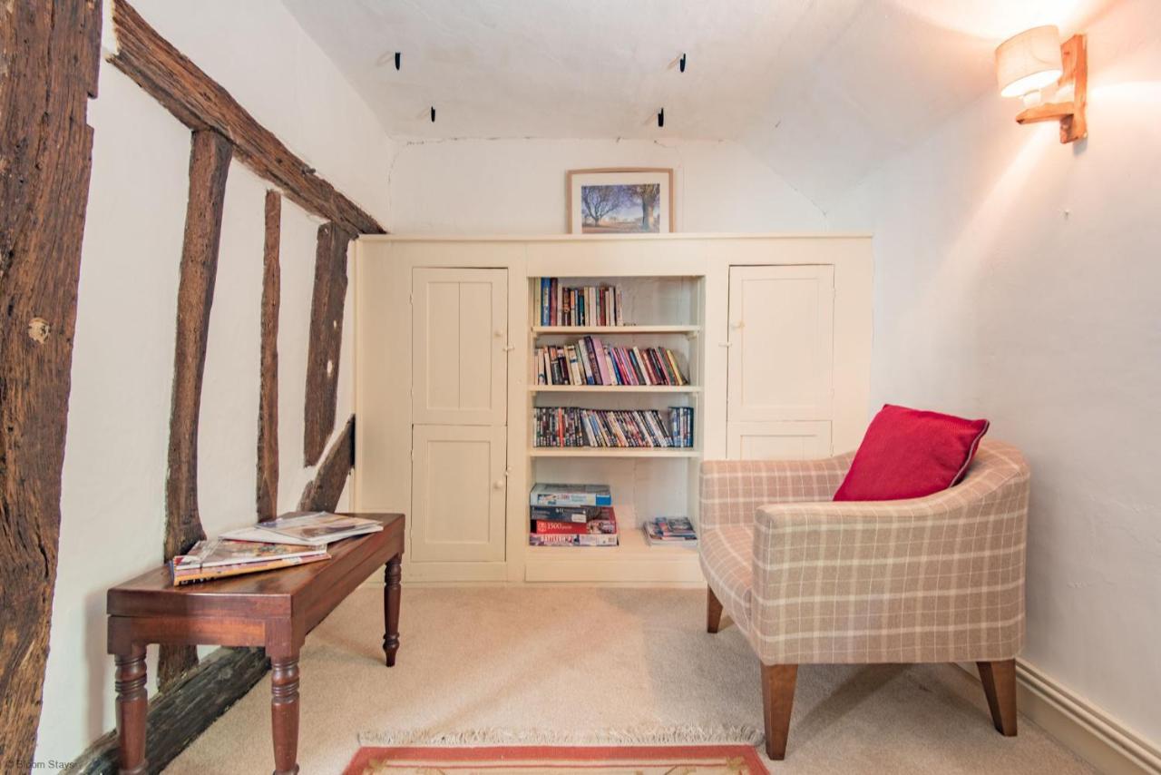 Walnut Tree Cottage By Bloom Stays ฟาเวอร์แชม ภายนอก รูปภาพ