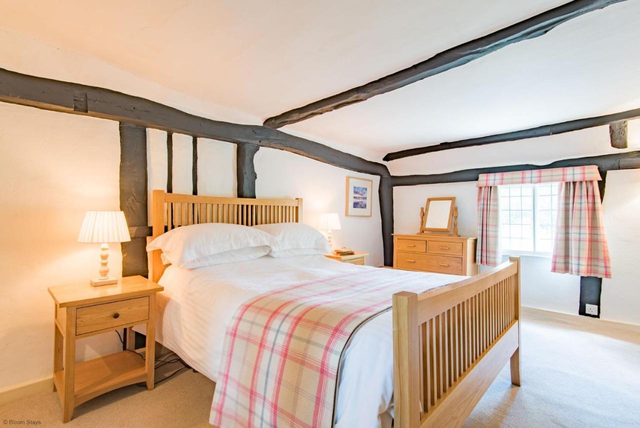 Walnut Tree Cottage By Bloom Stays ฟาเวอร์แชม ภายนอก รูปภาพ
