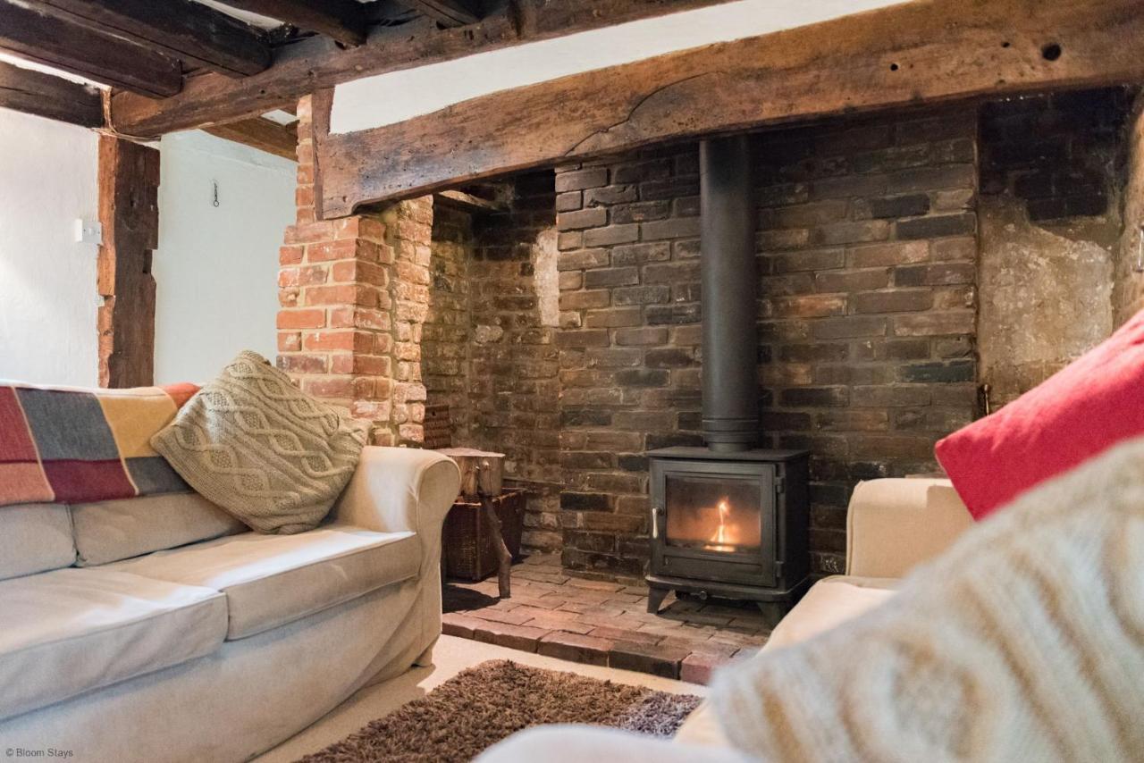 Walnut Tree Cottage By Bloom Stays ฟาเวอร์แชม ภายนอก รูปภาพ