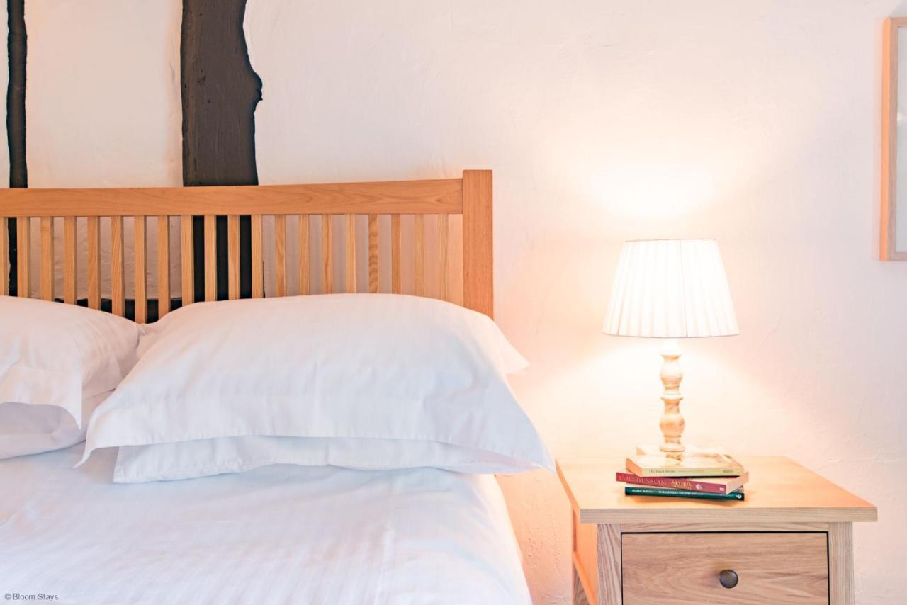 Walnut Tree Cottage By Bloom Stays ฟาเวอร์แชม ภายนอก รูปภาพ