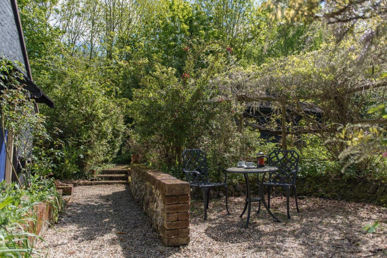 Walnut Tree Cottage By Bloom Stays ฟาเวอร์แชม ภายนอก รูปภาพ